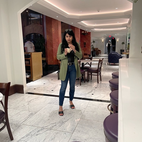 Meet your Posher, Clarissa - Picture 5 of 7